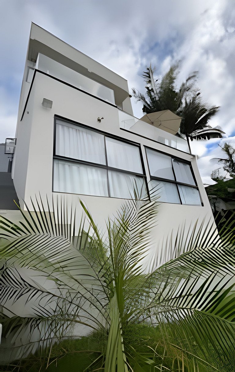 Casa de Luxo Frente ao Lago em Rio dos Cedros | ASA Stays