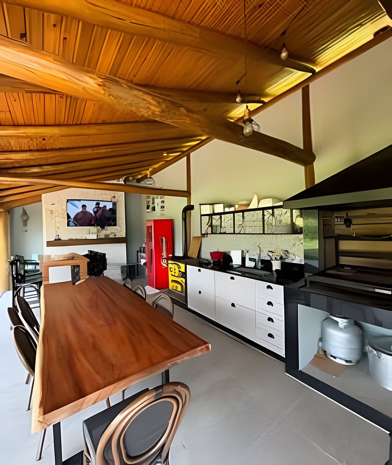 Luxury Chalet Retreat with Jacuzzi & Fireplace