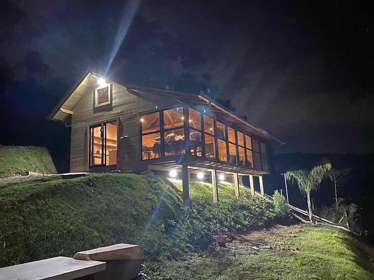 Luxury Chalet Retreat with Jacuzzi & Fireplace