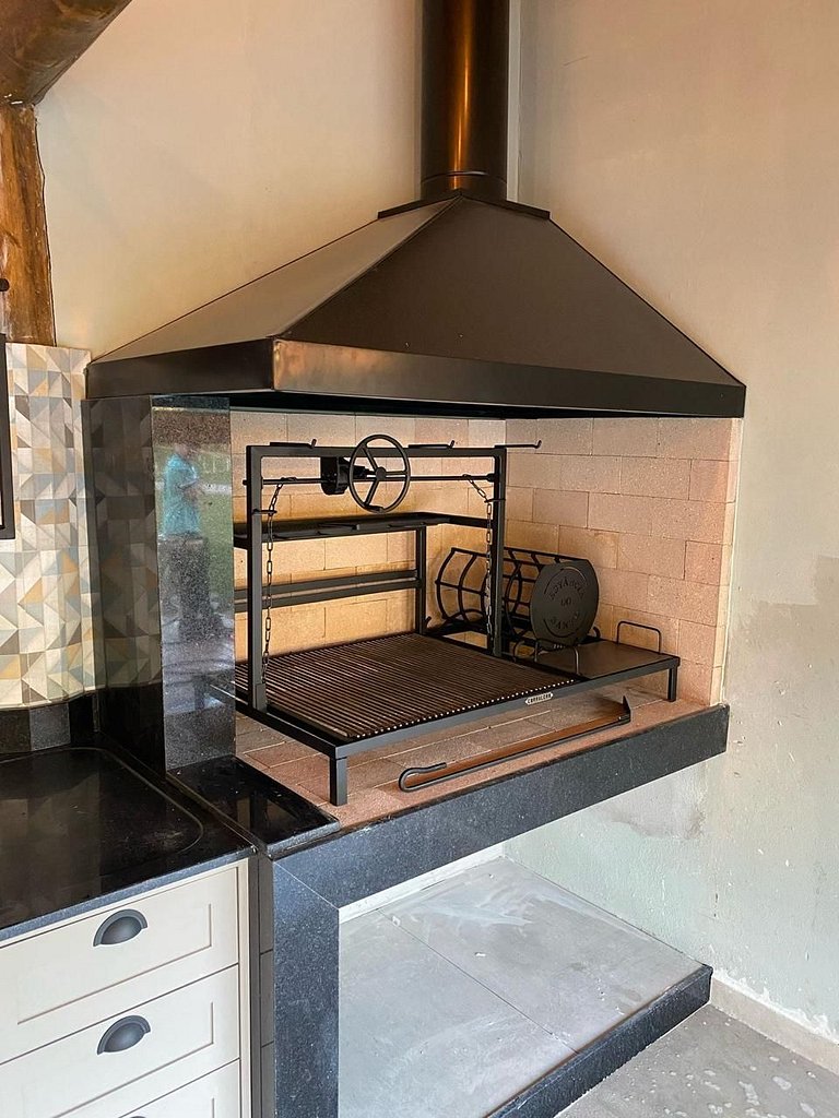 Luxury Chalet Retreat with Jacuzzi & Fireplace