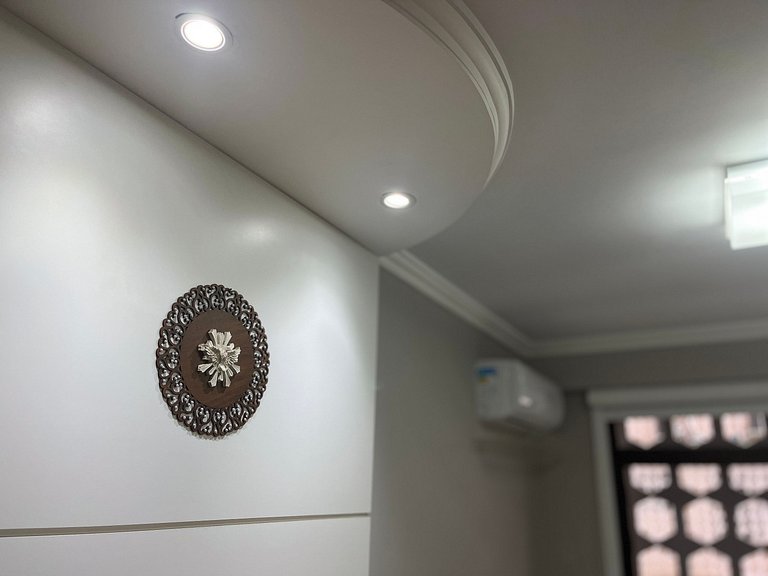 Beachfront Apartment, Spacious & Modern, BC