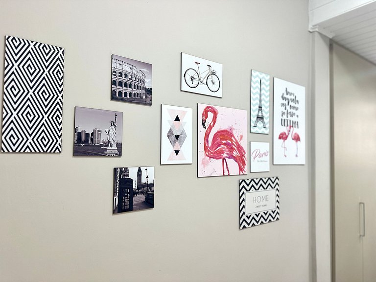 Beachfront Apartment, Spacious & Modern, BC