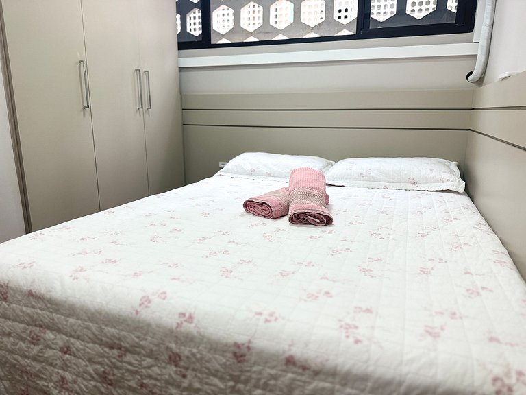 Beachfront Apartment, Spacious & Modern, BC