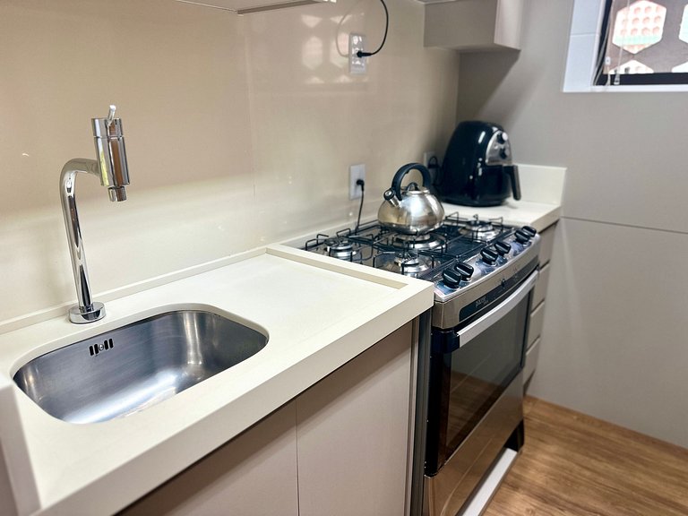 Beachfront Apartment, Spacious & Modern, BC