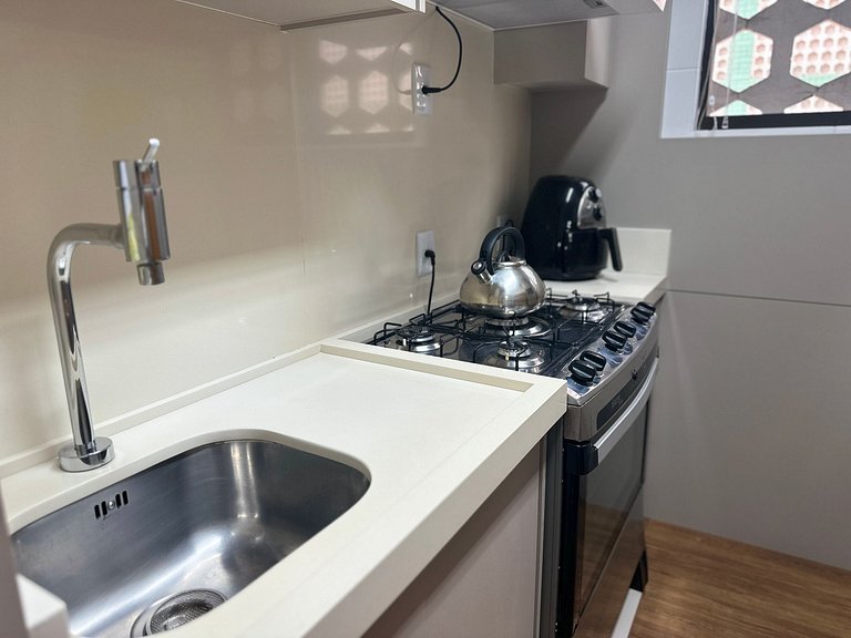 Beachfront Apartment, Spacious & Modern, BC