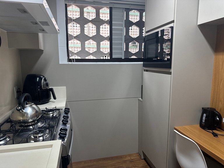 Beachfront Apartment, Spacious & Modern, BC