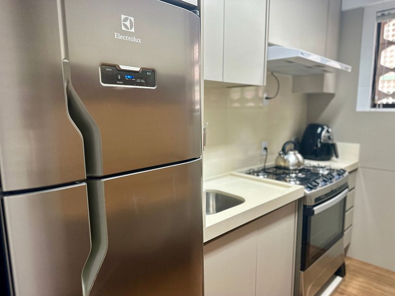 Beachfront Apartment, Spacious & Modern, BC