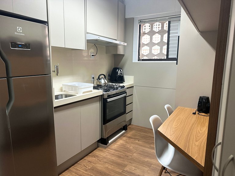 Beachfront Apartment, Spacious & Modern, BC