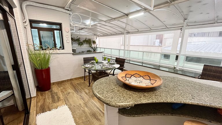 Beachfront Apartment, Spacious & Modern, BC