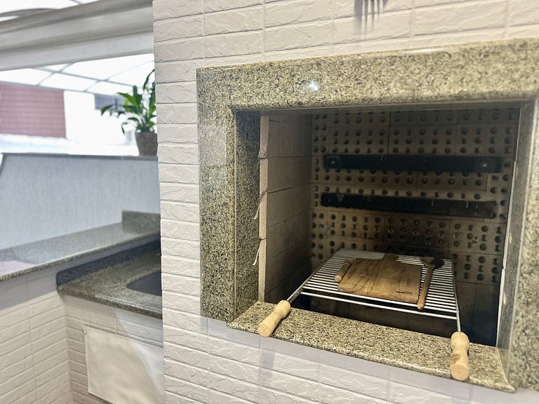 Beachfront Apartment, Spacious & Modern, BC