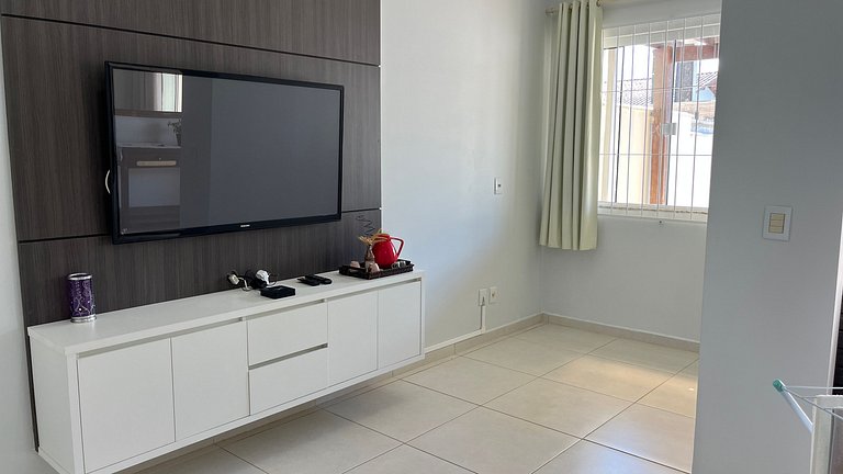 Sobrado Aconchegante e Amplo a 5 Min da Praia.