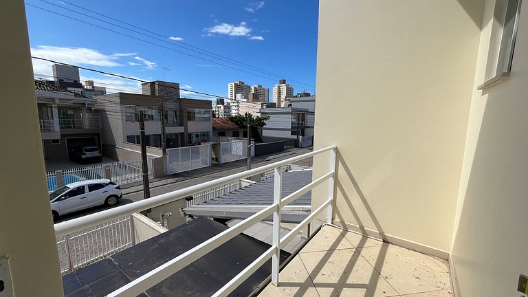 Sobrado Aconchegante e Amplo a 5 Min da Praia.