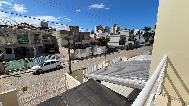 Sobrado Aconchegante e Amplo a 5 Min da Praia.