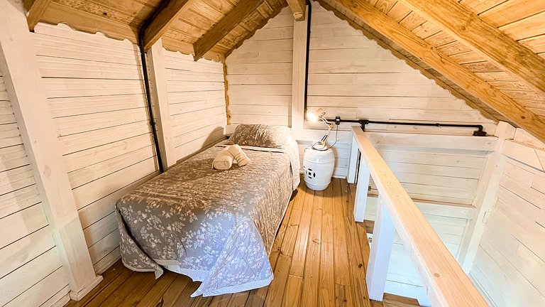 Luxury Chalet Retreat with Jacuzzi & Fireplace