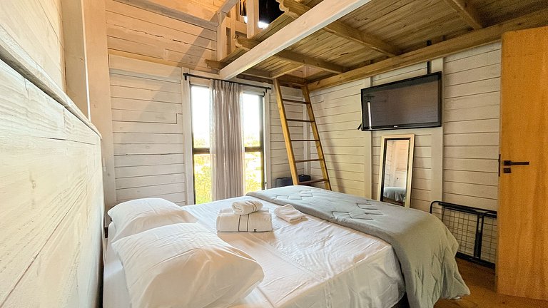 Luxury Chalet Retreat with Jacuzzi & Fireplace