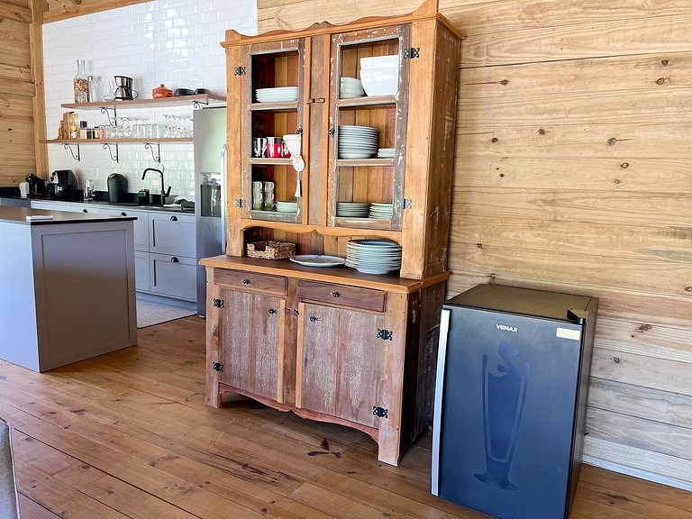 Luxury Chalet Retreat with Jacuzzi & Fireplace