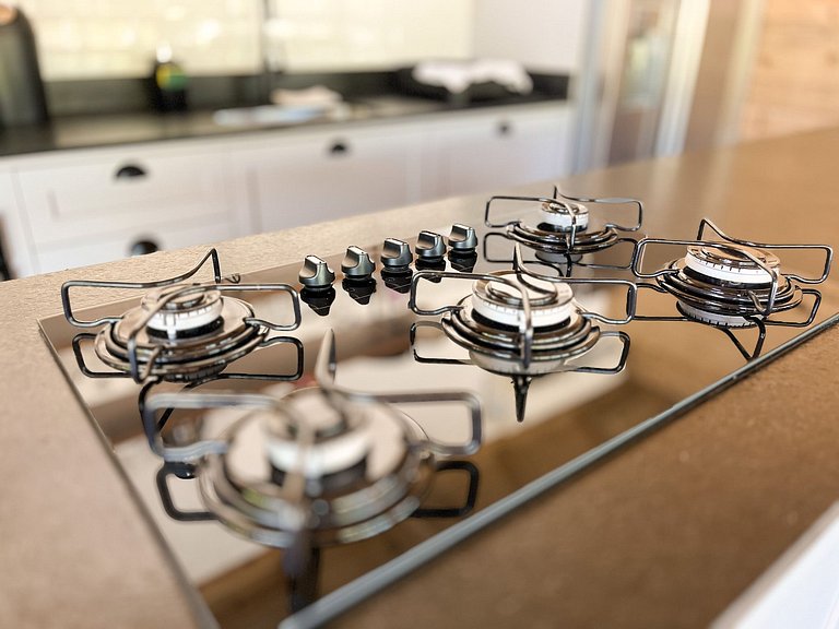 Luxury Chalet Retreat with Jacuzzi & Fireplace