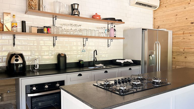 Luxury Chalet Retreat with Jacuzzi & Fireplace