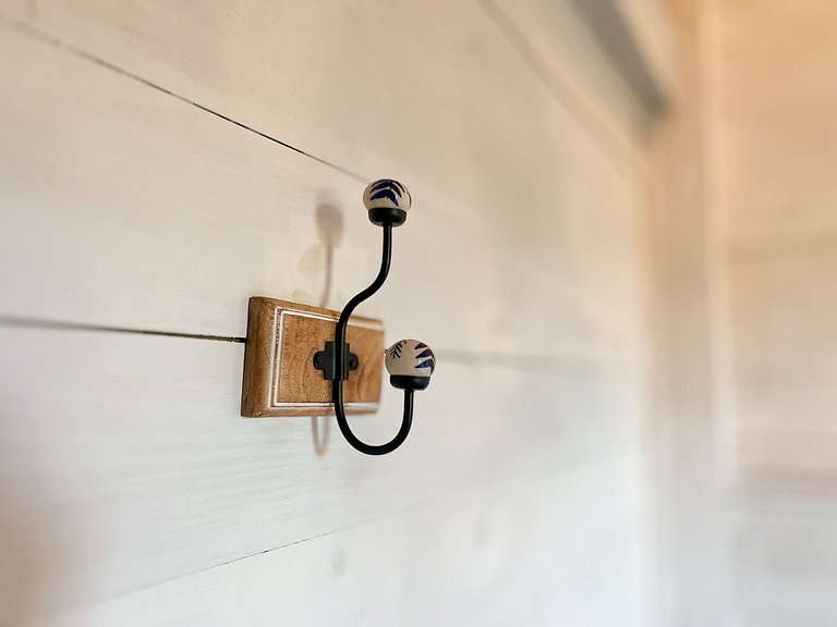 Luxury Chalet Retreat with Jacuzzi & Fireplace