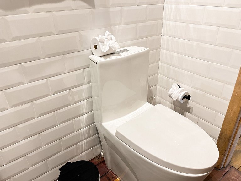 Luxury Chalet Retreat with Jacuzzi & Fireplace