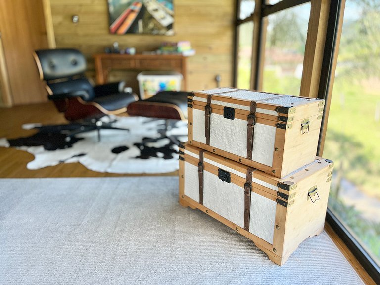 Luxury Chalet Retreat with Jacuzzi & Fireplace