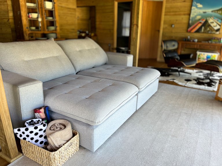 Luxury Chalet Retreat with Jacuzzi & Fireplace