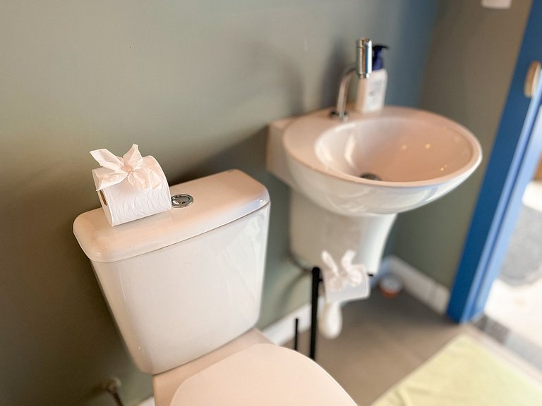 Luxury Chalet Retreat with Jacuzzi & Fireplace