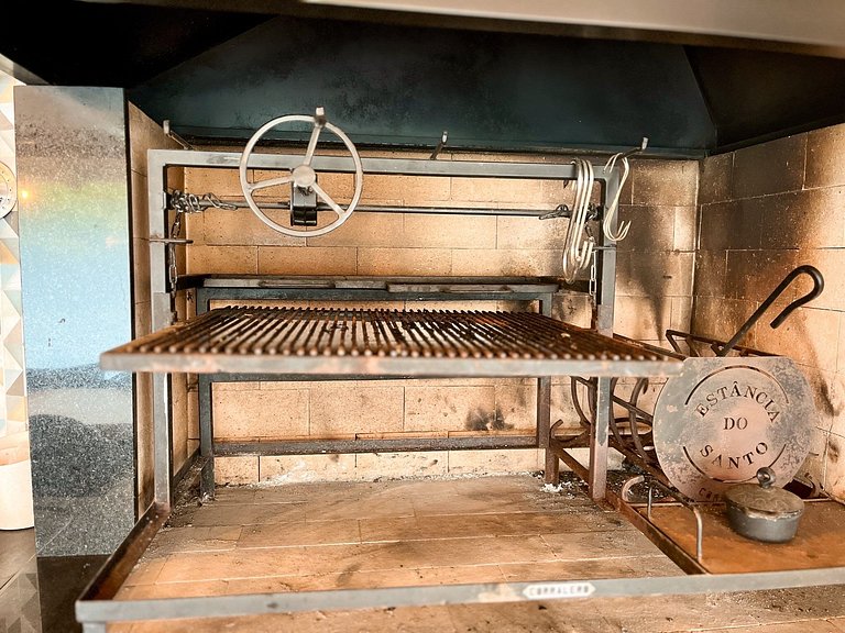 Luxury Chalet Retreat with Jacuzzi & Fireplace