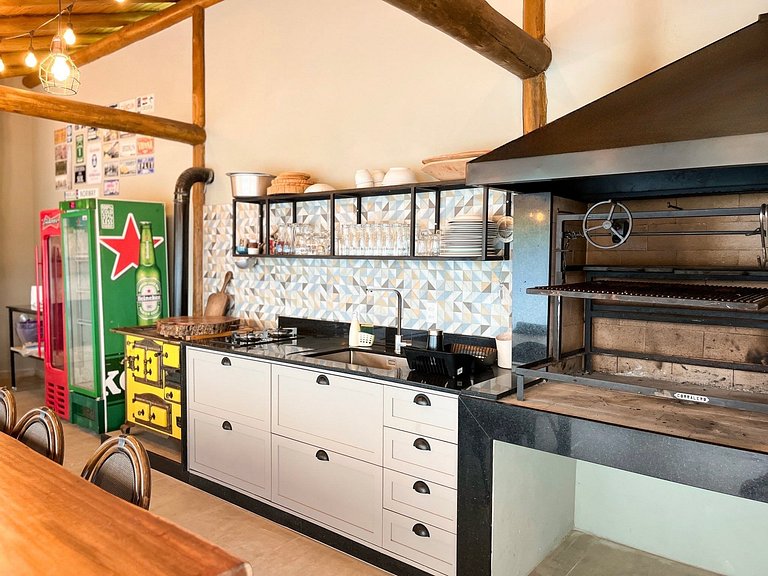 Luxury Chalet Retreat with Jacuzzi & Fireplace