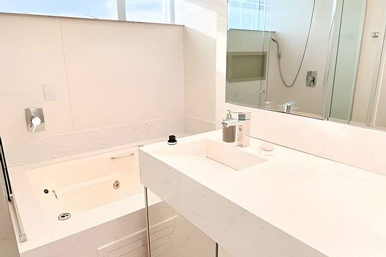 Cobertura Duplex Meia Praia | Vista & Hidro