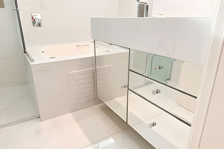 Cobertura Duplex na Meia Praia, Itapema, 4 Quartos | ASA