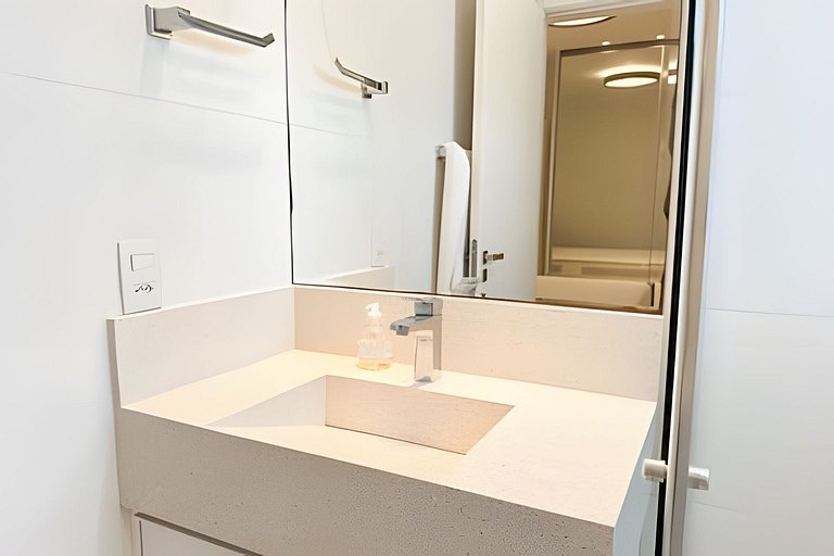 Cobertura Duplex Meia Praia | Vista & Hidro