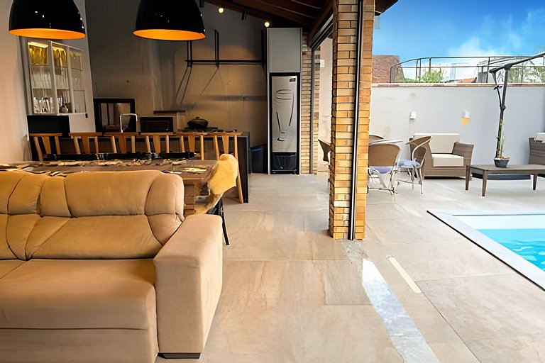 Casa amplia con piscina y área gourmet a 5 minutos de la pla