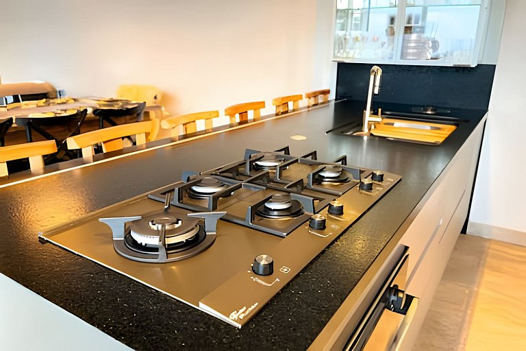 Casa amplia con piscina y área gourmet a 5 minutos de la pla