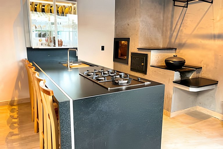 Casa amplia con piscina y área gourmet a 5 minutos de la pla