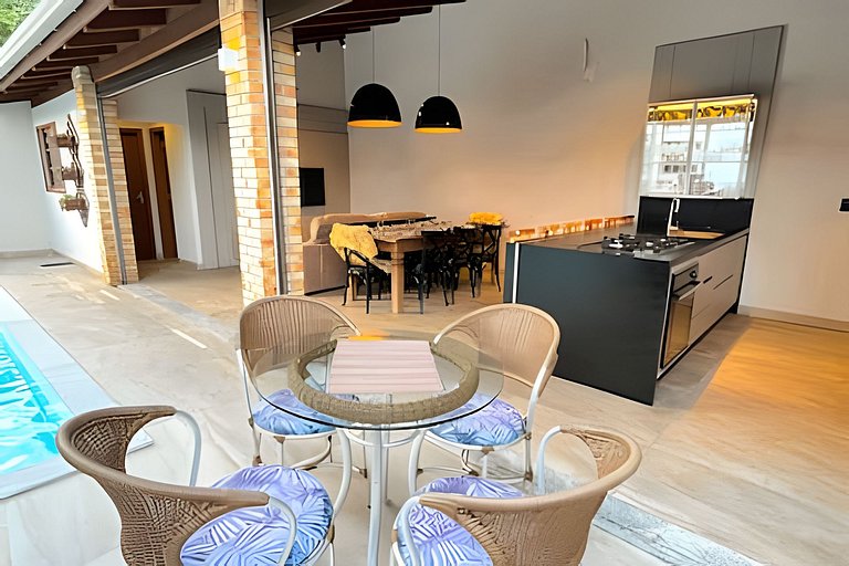 Casa Bombinhas | Piscina | Gourmet | 5 Min Praia.