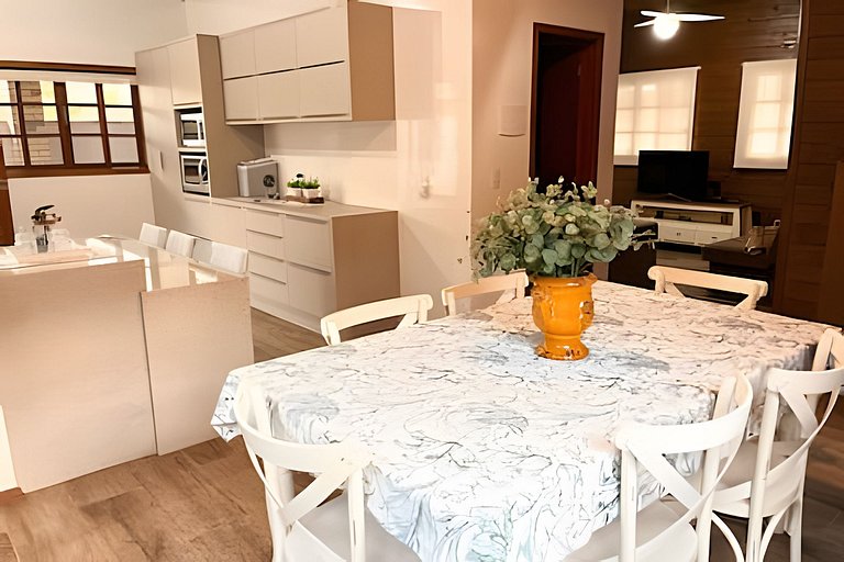 Casa amplia con piscina y área gourmet a 5 minutos de la pla