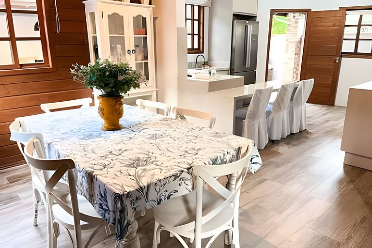 Casa Bombinhas | Piscina | Gourmet | 5 Min Praia.