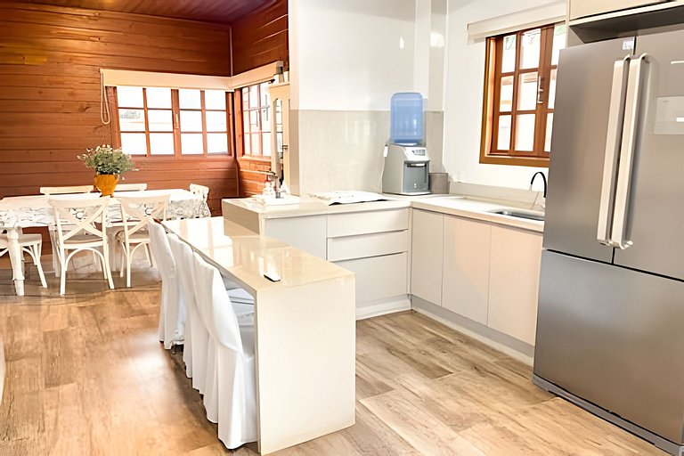 Casa Bombinhas | Piscina | Gourmet | 5 Min Praia.