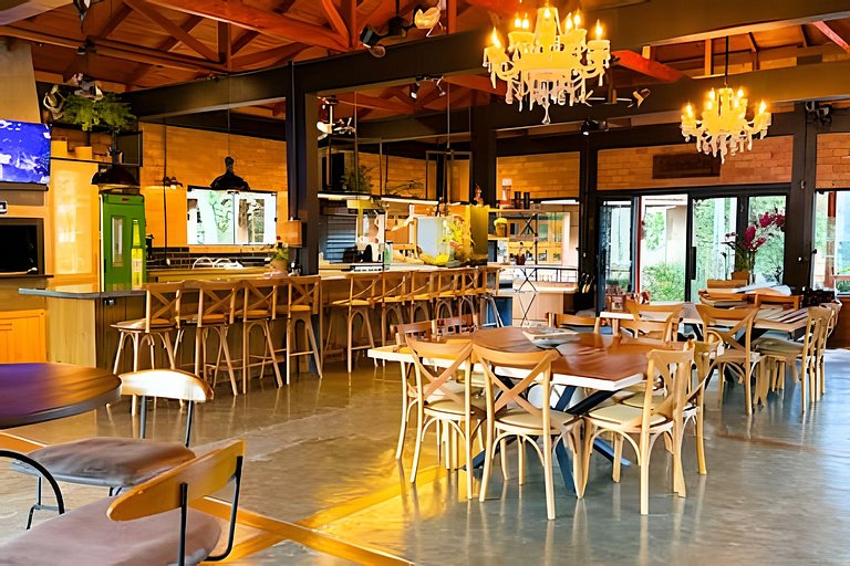 ASA | Quinta da Esmeralda | Pub | Piscina | Chalés