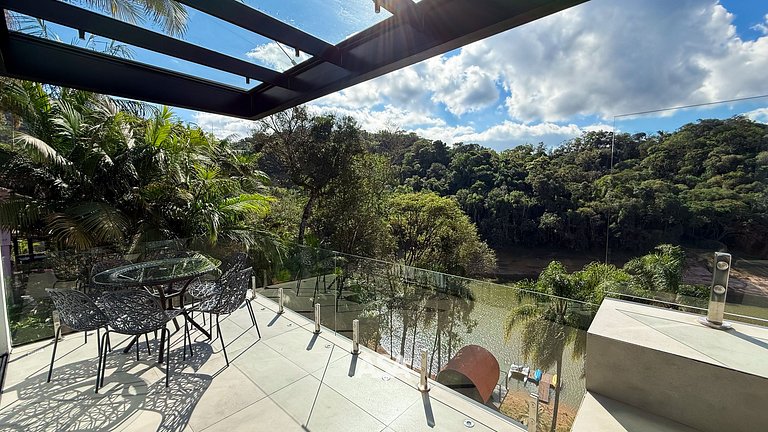Casa de Luxo Frente ao Lago em Rio dos Cedros | ASA Stays