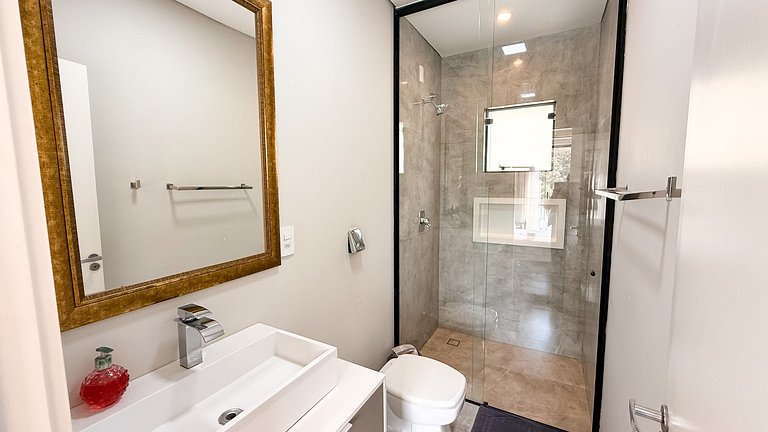Casa de Luxo Frente ao Lago em Rio dos Cedros | ASA Stays