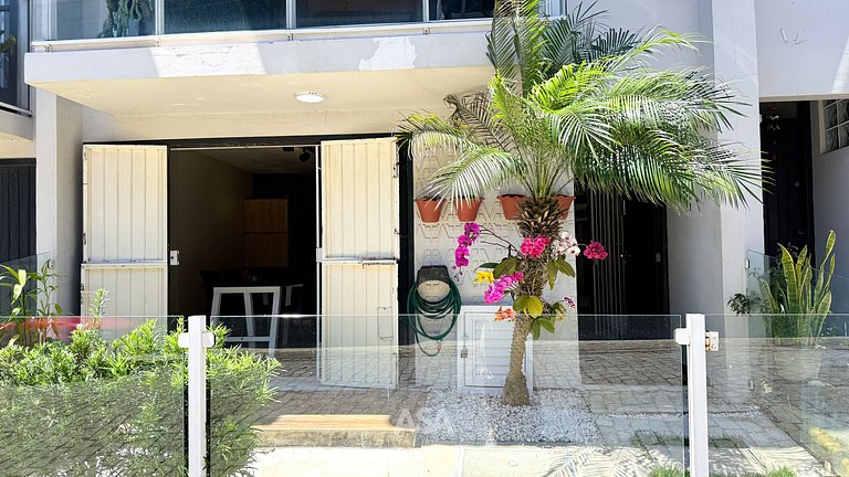 ASA | Casa Cabeçudas | 1Q + Mezanino | 20MT praia