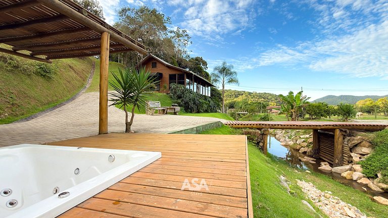 Refúgio de Luxo em Itajaí com Jacuzzi e Lareira | ASA