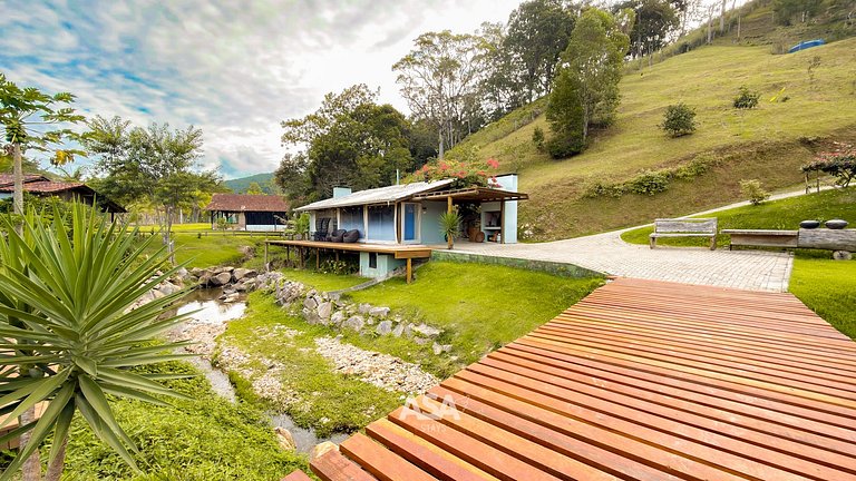 Refúgio de Luxo em Itajaí com Jacuzzi e Lareira | ASA