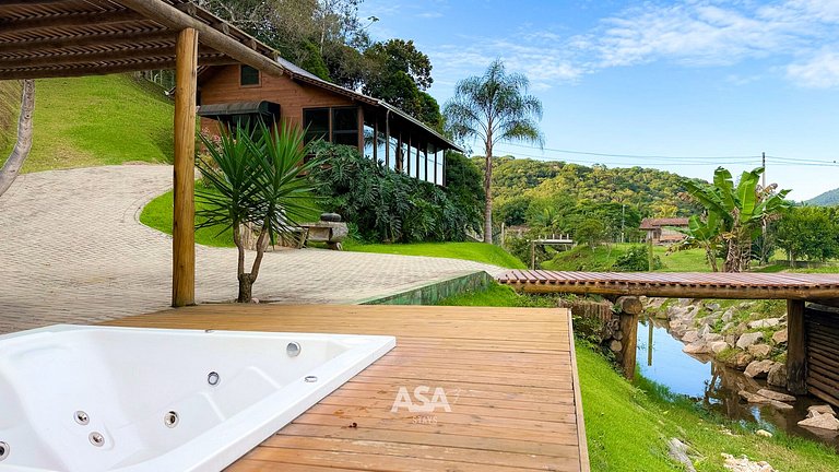 Refúgio de Luxo em Itajaí com Jacuzzi e Lareira | ASA