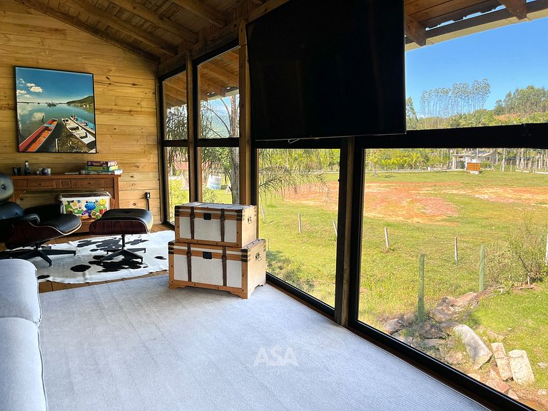 Refúgio de Luxo em Itajaí com Jacuzzi e Lareira | ASA