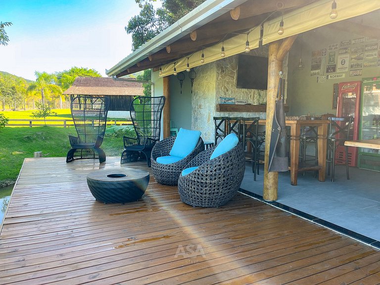 Refúgio de Luxo em Itajaí com Jacuzzi e Lareira | ASA