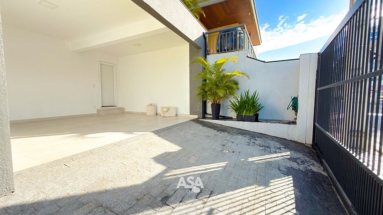 Casa Pé na Areia em Bombinhas, 5 Suítes | ASA Stays