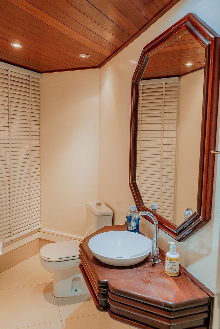 ASA | Golden Star | Oceanfront Central Beach | BC